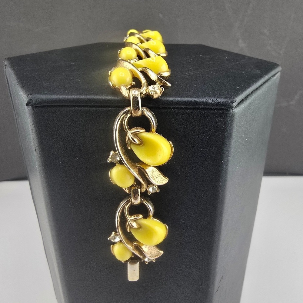 Vintage Trifari Estate Bracelet Yellow Pebble Beach Rhinestone Gold Tone  7in